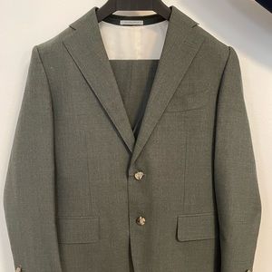 Mid green lazio suit NWT
